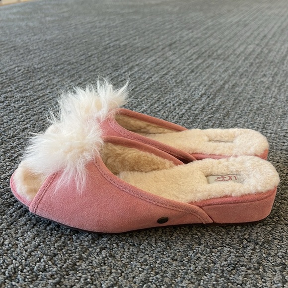 Kitten heal pink suede UGG slippers never worn! - Picture 3 of 4